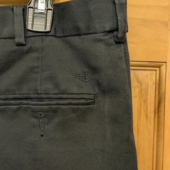 Dockers D4 Khaki Pants Men's 36x30 Black Classic Fit Pleated Relaxed Straight - Picture 7 of 10